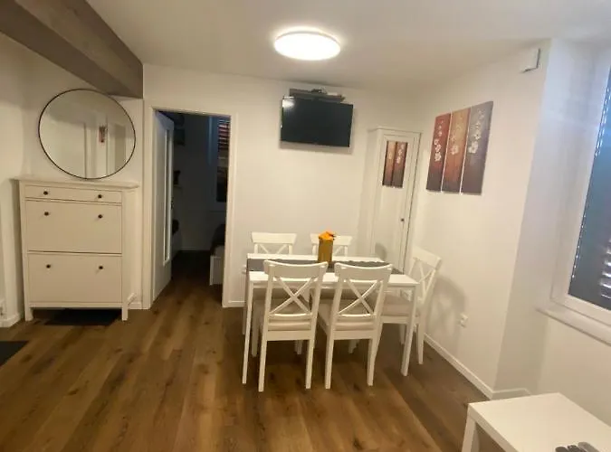 Jolly -center Bright At Tartini Square 皮兰