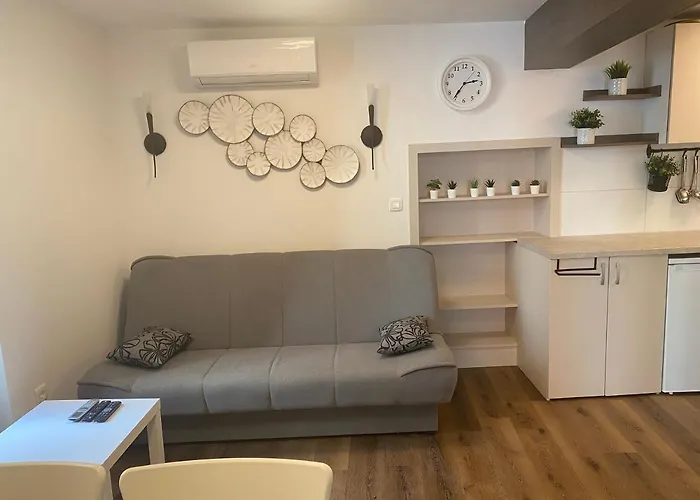 Jolly -center Bright At Tartini Square 公寓