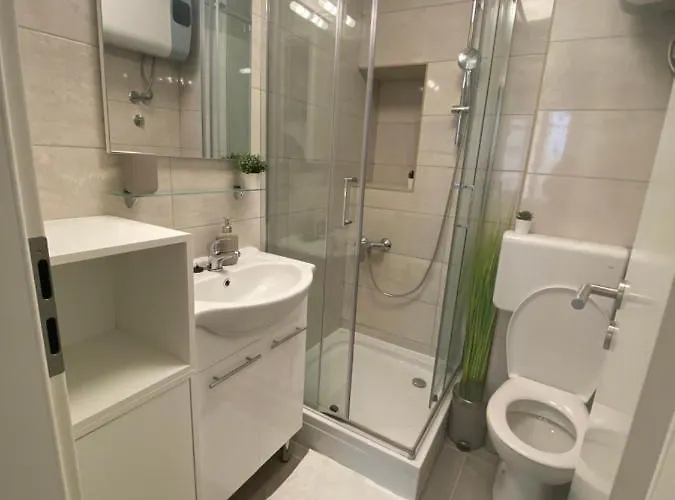 アパート Jolly -center Bright At Tartini Square ピラン